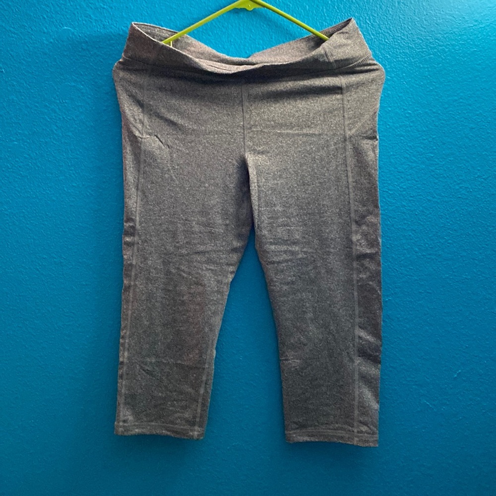 Aeropostale Gray capri athletic pants